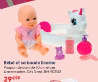 Bébé et sa bouée licorne