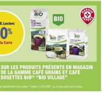 Les produits présents en magasin de la gamme café grains et café dosettes bio "Bio Village"