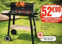 Barbecue à charbon avec tablette