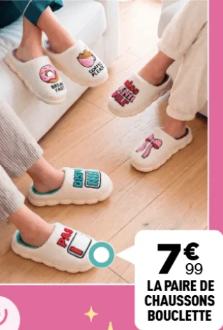 La paire de chaussons bouclette