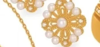 1. boucles en plaqué or, doré à l'or fin, perles de culture et oxydes de zirconium