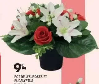 Pot de lys, roses et eucalyptus