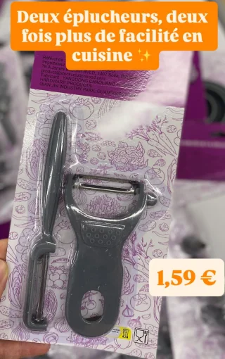 Deux éplucheurs de cuisine