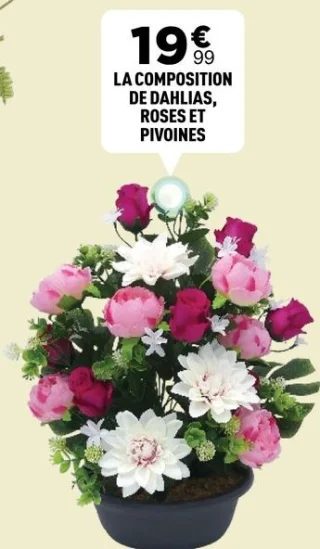 La composition de dahlias, roses et pivoines