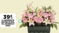 La jardinière de boutons de rose, lys, orchidées et roses