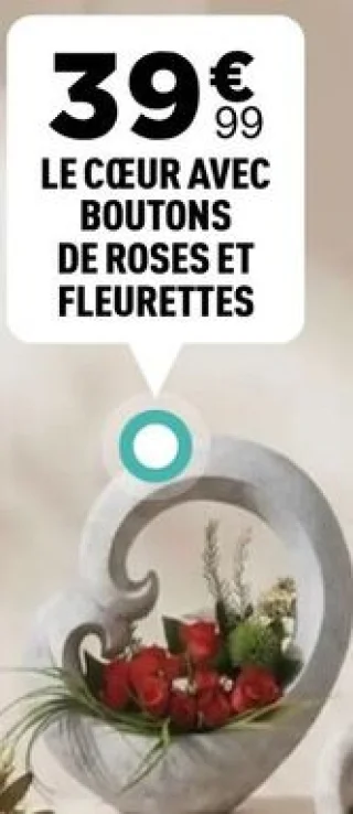 Le cœur avec boutons de roses et fleurettes
