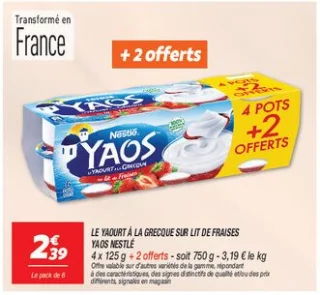 Le yaourt à la grecque sur lit de fraises