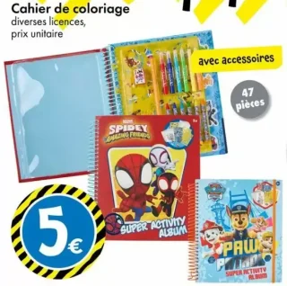 Cahier de coloriage avec accessoires